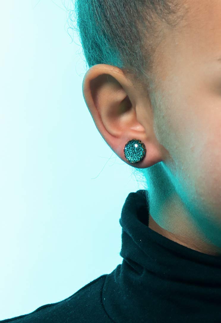 Antiqued Gold-tone Animal Print Glass Stud Earrings 12mm (Aqua Blue)