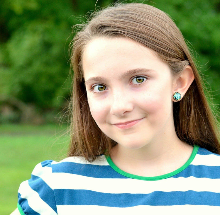 Antiqued Gold-tone Black and Opalescent Leaf Resin Stud Earrings 12mm