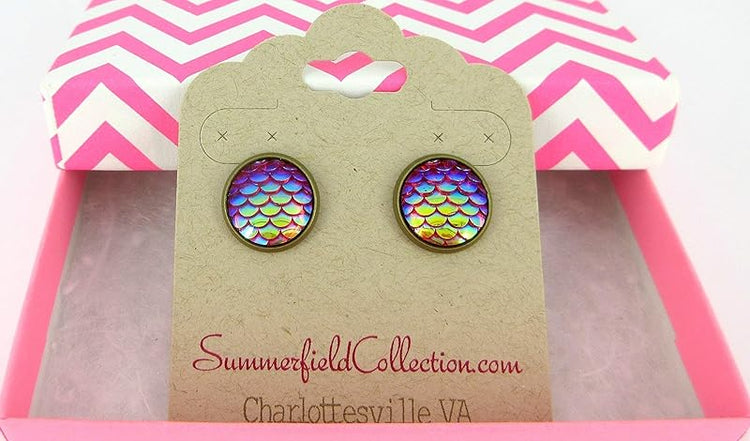 Summerfield Collection Antiqued Gold-tone Metallic Mermaid Scale Stud Earrings 12mm (Red AB)