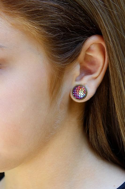 Summerfield Collection Antiqued Gold-tone Metallic Mermaid Scale Stud Earrings 12mm (Red AB)