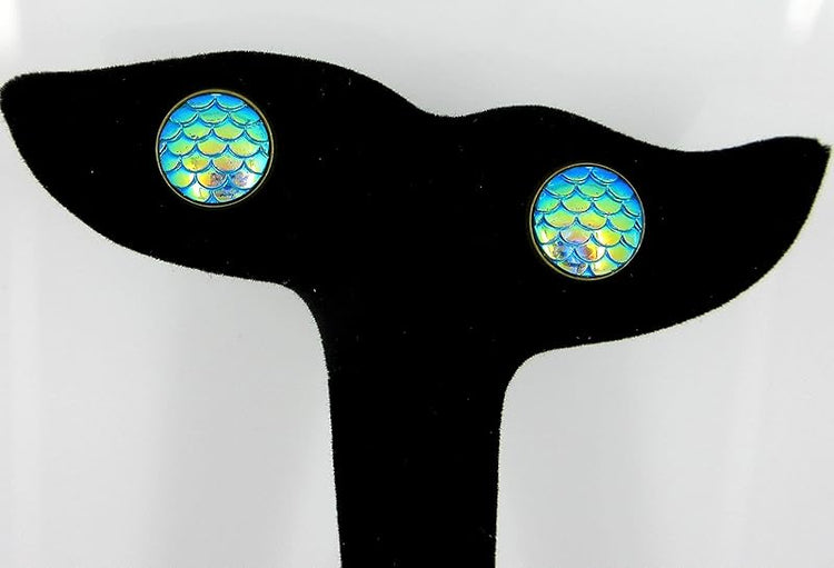 Summerfield Collection Antiqued Gold-tone Metallic Mermaid Scale Stud Earrings 12mm (Green/Blue AB)