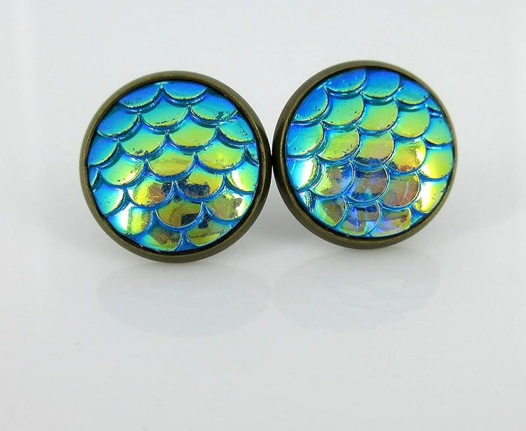 Summerfield Collection Antiqued Gold-tone Metallic Mermaid Scale Stud Earrings 12mm (Green/Blue AB)