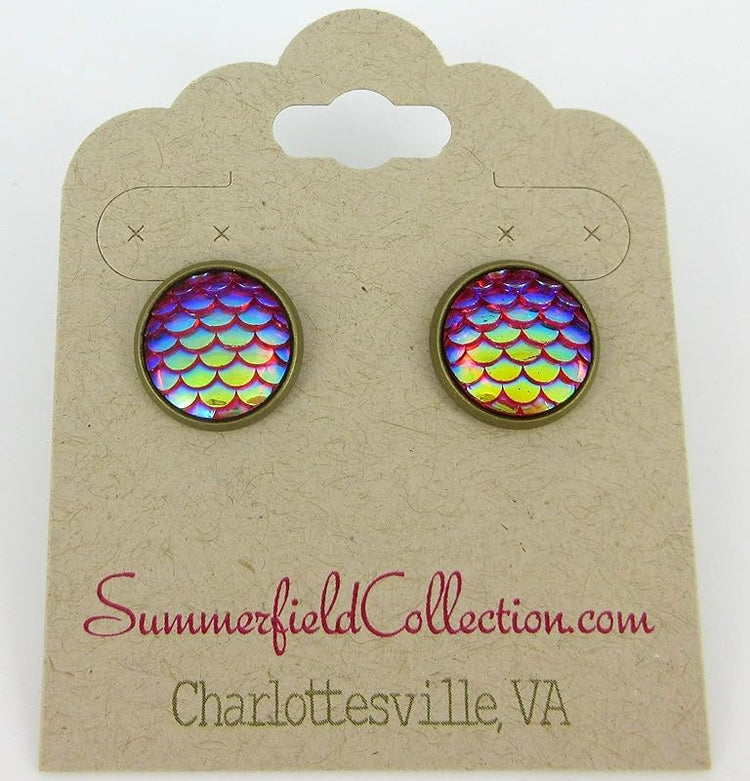 Summerfield Collection Antiqued Gold-tone Metallic Mermaid Scale Stud Earrings 12mm (Red AB)